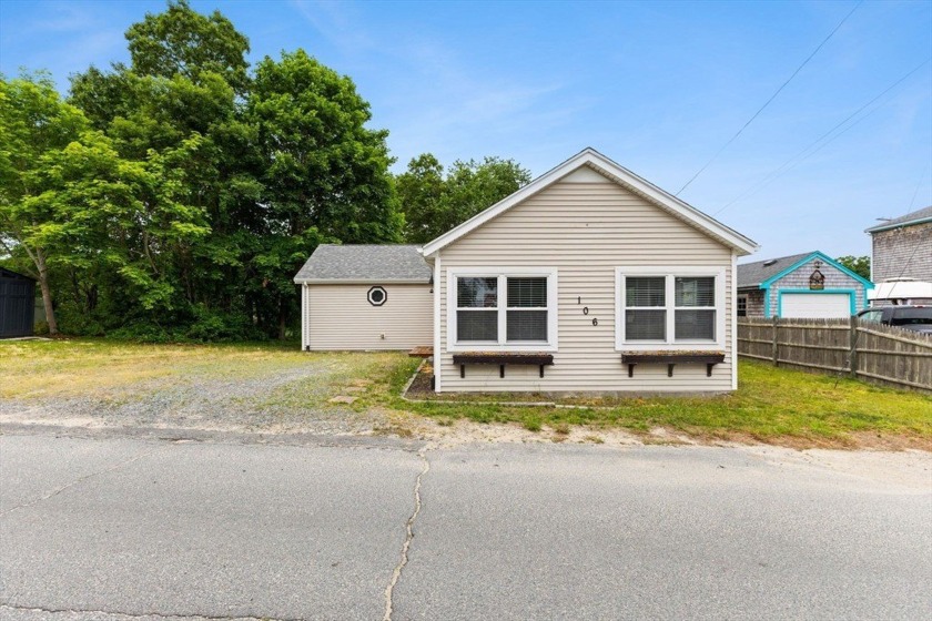 Beautifully renovated ranch in the highly desirable Pinehurst - Beach Home for sale in Wareham, Massachusetts on Beachhouse.com