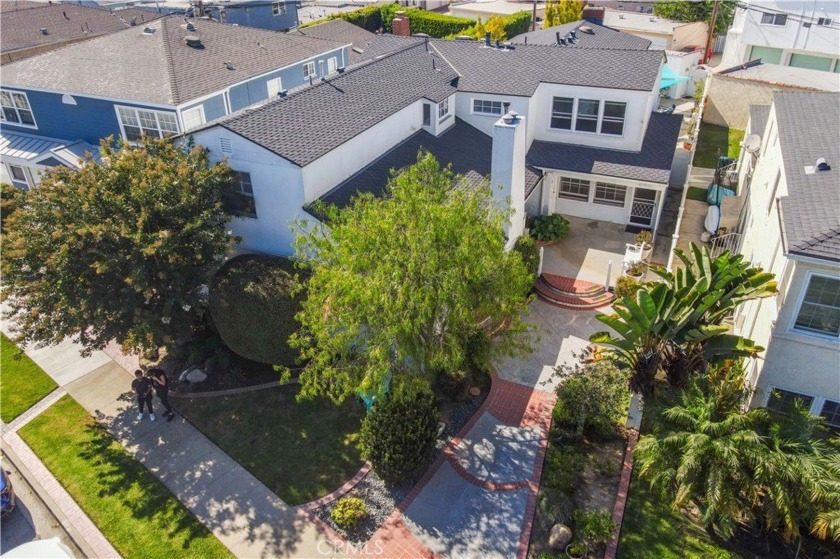 Welcome to this exceptional 3-unit property in the highly - Beach Townhome/Townhouse for sale in Long Beach, California on Beachhouse.com