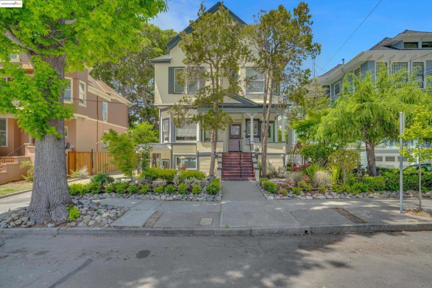 Welcome to 925 Chestnut Street--a grand Victorian 5-unit - Beach Townhome/Townhouse for sale in Alameda, California on Beachhouse.com
