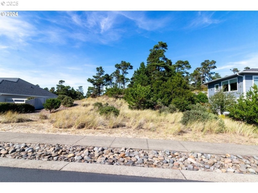 Build your Dream Home on this beautiful lot in the up-scale - Beach Lot for sale in Florence, Oregon on Beachhouse.com