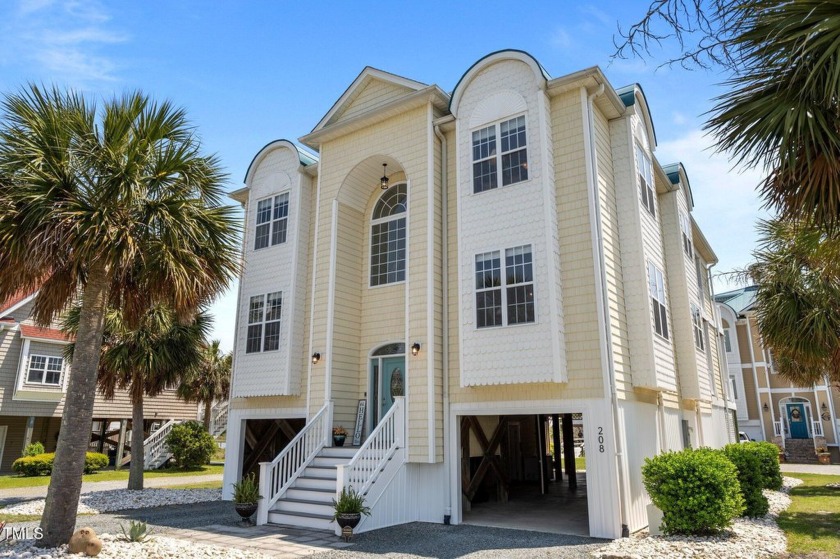 LOCATION, LOCATION, LOCATION.... Walking distance to multiple - Beach Home for sale in Surf City, North Carolina on Beachhouse.com