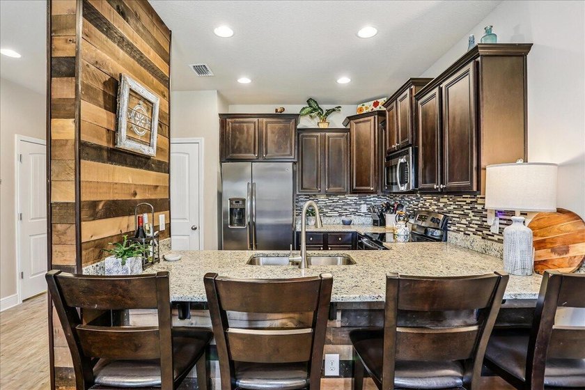 Welcome to this upgraded 3-bedroom, 2.5-bath townhome with - Beach Townhome/Townhouse for sale in Navarre, Florida on Beachhouse.com