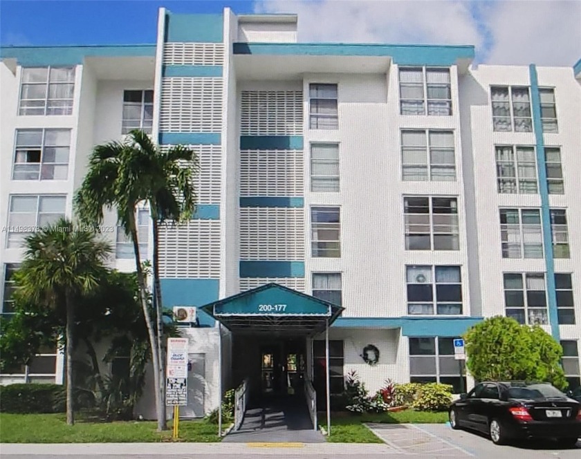 Great 1st floor condo, 1 bed plus Den that can be used as Office - Beach Condo for sale in Sunny Isles Beach, Florida on Beachhouse.com