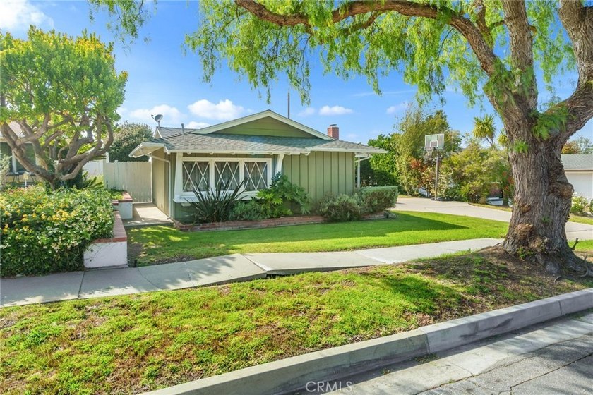Nestled in the highly sought-after Grandview neighborhood of - Beach Home for sale in Rancho Palos Verdes, California on Beachhouse.com