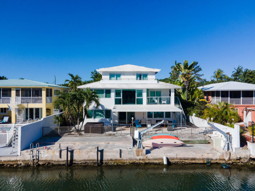 Staring straight down the pike at the Atlantic Ocean, this large - Beach Home for sale in Key Largo, Florida on Beachhouse.com