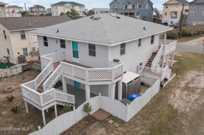 GREAT INVESTMENT OPPERTUNITY. Second row home with public beach - Beach Home for sale in Surf City, North Carolina on Beachhouse.com