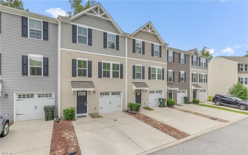 Welcome to 904 Lakeview Cove, a beautiful townhome built in 2019 - Beach Townhome/Townhouse for sale in Smithfield, Virginia on Beachhouse.com