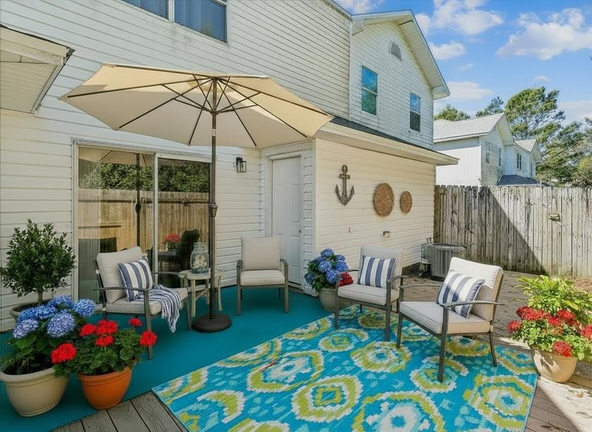 You'll love this updated 2-bedroom, 2.5-bath townhome with - Beach Townhome/Townhouse for sale in Navarre, Florida on Beachhouse.com