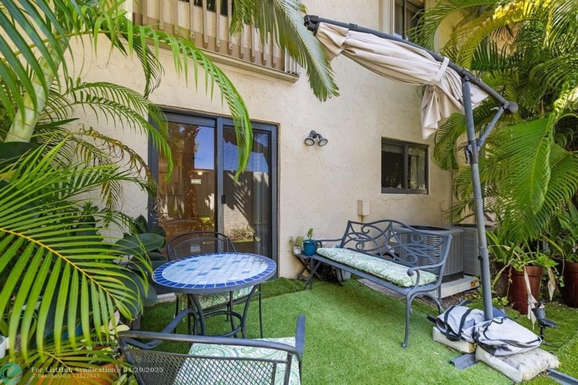 Welcome to this well kept 2 bedroom, 2 bath home in Middle River - Beach Condo for sale in Oakland Park, Florida on Beachhouse.com