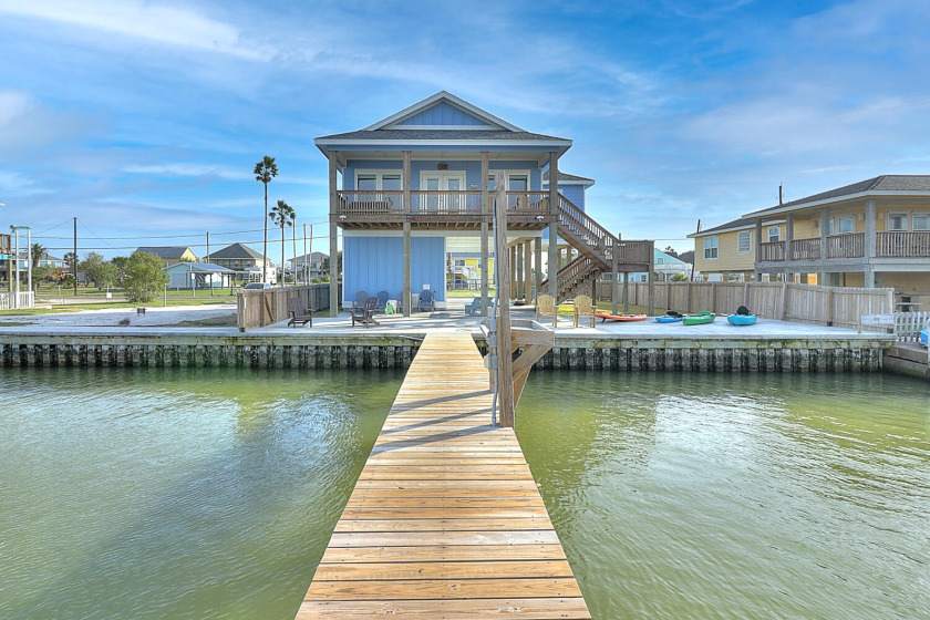 Waterfront, private lighted pier, kayaks, stand up paddle - Beach Vacation Rentals in Rockport, Texas on Beachhouse.com