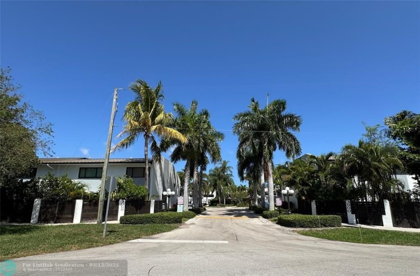 Welcome to your new home! Pet friendly. No weight limit. This - Beach Condo for sale in Oakland Park, Florida on Beachhouse.com