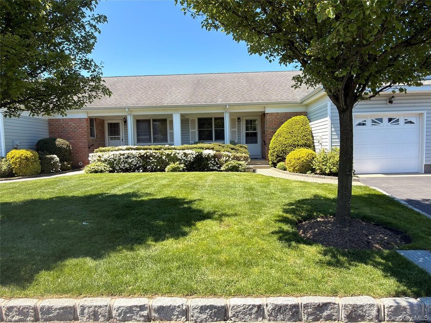 This spacious one-bedroom 55+ well maintained condo in the - Beach Condo for sale in North Babylon, New York on Beachhouse.com