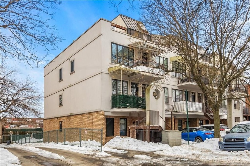 Spacious 1,200 sq ft 2-Bedroom / 2-Full-Bath Condo with 9+ ft - Beach Condo for sale in Brooklyn, New York on Beachhouse.com