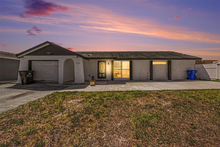 Welcome to this well-maintained 3 bedroom, 3 bathroom home in - Beach Home for sale in Tampa, Florida on Beachhouse.com