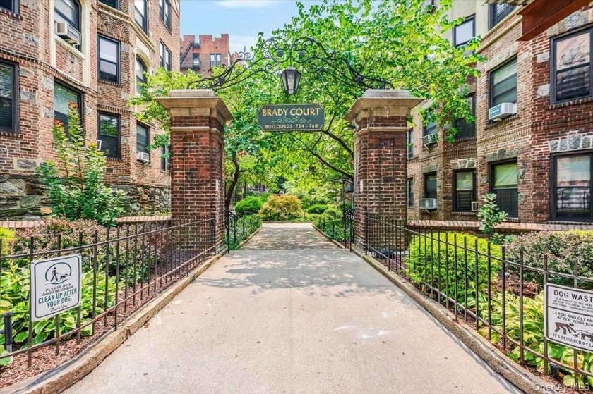 BACK ON THE MARKET!! 2-bedroom co-op, nestled on the second - Beach Home for sale in Bronx, New York on Beachhouse.com