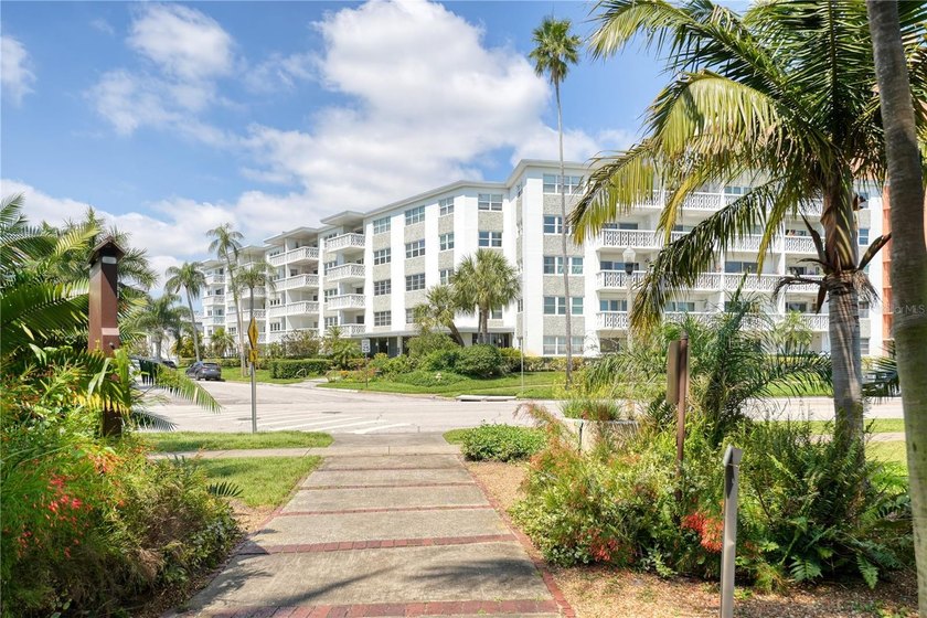 A rare opportunity to own a beautiful fifth-floor condo in a - Beach Condo for sale in St. Petersburg, Florida on Beachhouse.com