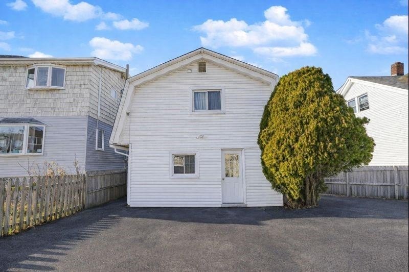 GERRITSEN BEACH RENOVATED 1 FAMILY DETACHED W/ PRIVATE DRIVE - Beach Home for sale in Brooklyn, New York on Beachhouse.com