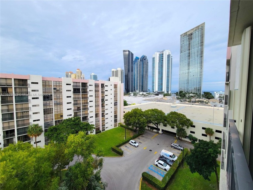 Located in the amazing Sunny Isles Beach! Exceptional gated - Beach Condo for sale in Sunny Isles Beach, Florida on Beachhouse.com