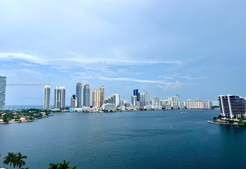 Presenting an exquisite residence in the highly sought-after - Beach Condo for sale in Aventura, Florida on Beachhouse.com