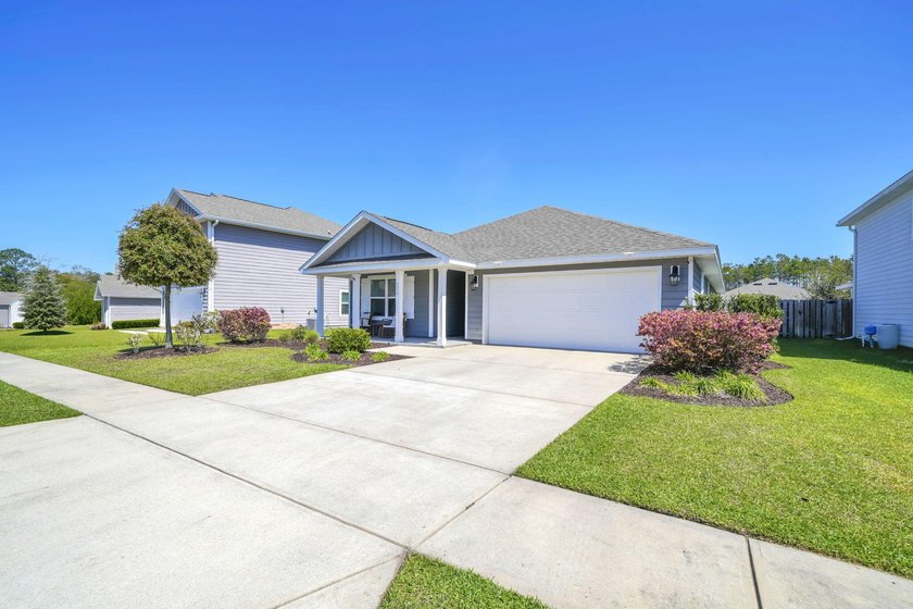 Welcome to this beautifully upgraded 4 bedroom, 2 bathroom - Beach Home for sale in Freeport, Florida on Beachhouse.com