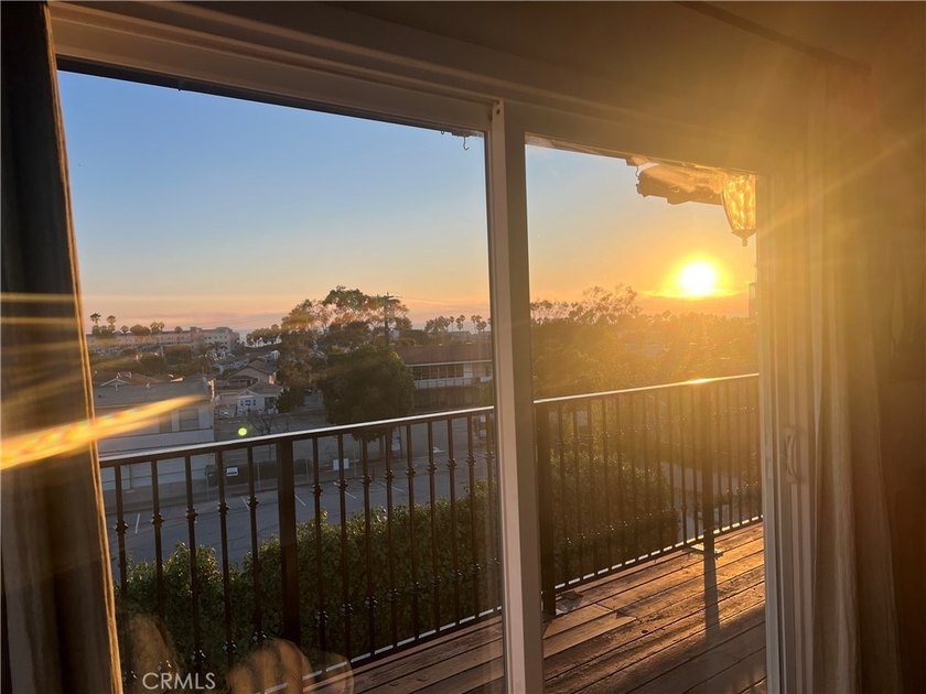 This beautifully designed coastal retreat 4-level home in - Beach Home for sale in Redondo Beach, California on Beachhouse.com