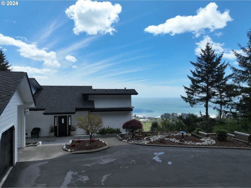 Oceanview Luxury Home with Unobstructed Views! Escape to your - Beach Home for sale in Brookings, Oregon on Beachhouse.com