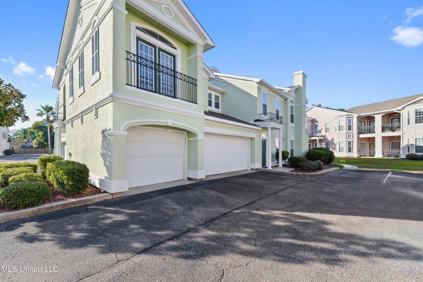 DON'T LET THE SIZE OF THIS BEAUTIFUL CONDO FOOL YOU. THE LAYOUT - Beach Condo for sale in Gulfport, Mississippi on Beachhouse.com