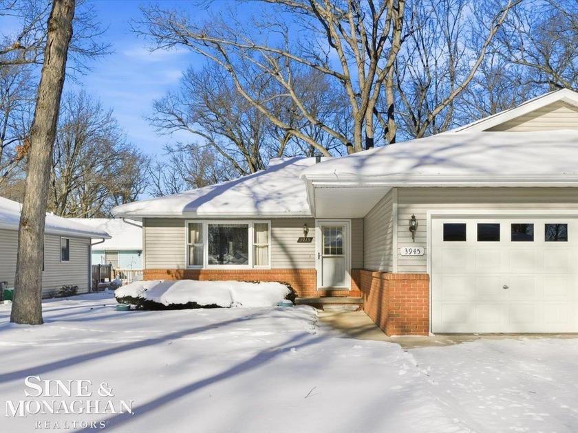 This well-maintained two-bedroom, three-bath condo offers - Beach Condo for sale in Port Huron, Michigan on Beachhouse.com