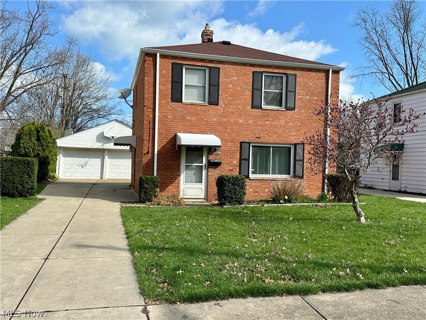 Welcome to this well-maintained 3-bedroom, 1-bath brick - Beach Home for sale in Euclid, Ohio on Beachhouse.com