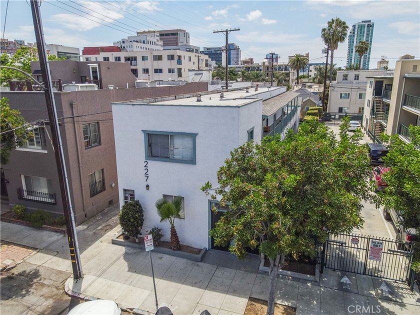 Priced to sell at only $163k per door. This 11-unit building is - Beach Apartment for sale in Long Beach, California on Beachhouse.com
