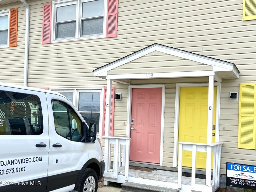Welcome to Beach and Boating life! Wonderful bright and Airy 2 - Beach Townhome/Townhouse for sale in Atlantic Beach, North Carolina on Beachhouse.com