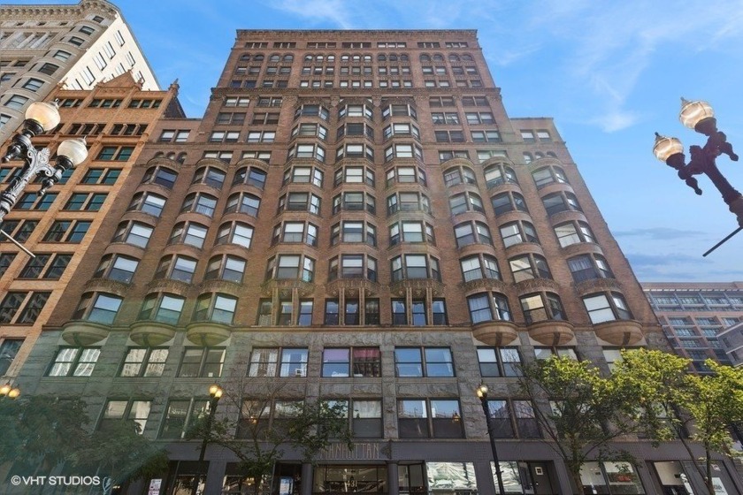 An expansive 4 bedroom condo in the historic Manhattan Building - Beach Home for sale in Chicago, Illinois on Beachhouse.com