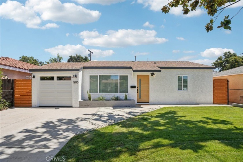 Beautifully Updated Home with a Detached Bonus Room in Prime - Beach Home for sale in Santa Ana, California on Beachhouse.com