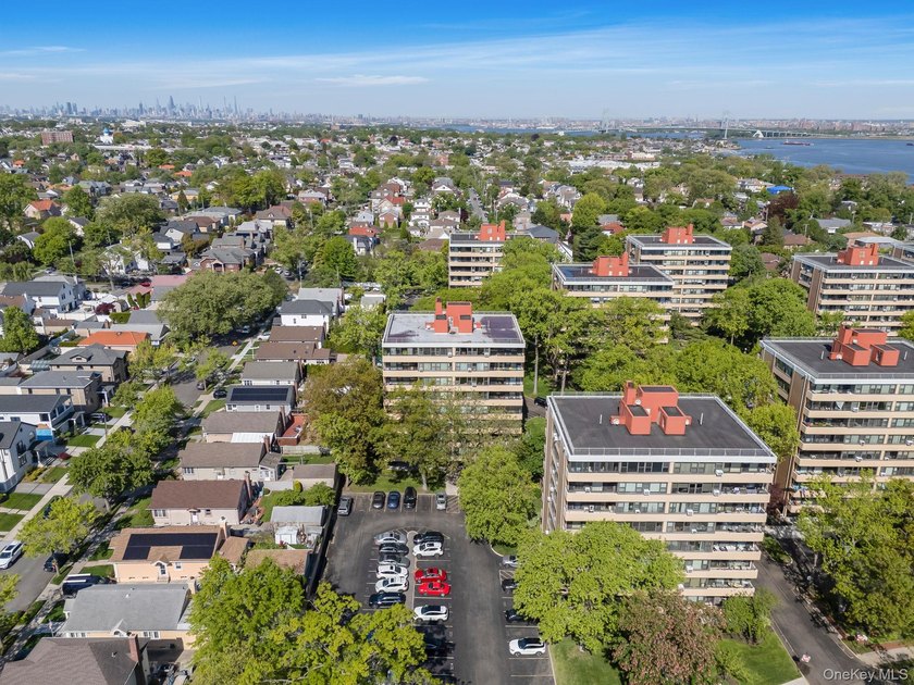 Wonderful Opportunity To Join The Le Havre Coop Community In - Beach Home for sale in Beechhurst, New York on Beachhouse.com