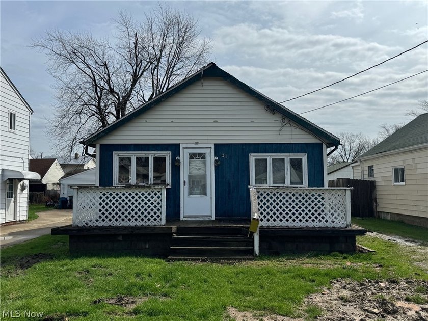 Investor opportunity for one of the lowest priced single family - Beach Home for sale in Eastlake, Ohio on Beachhouse.com