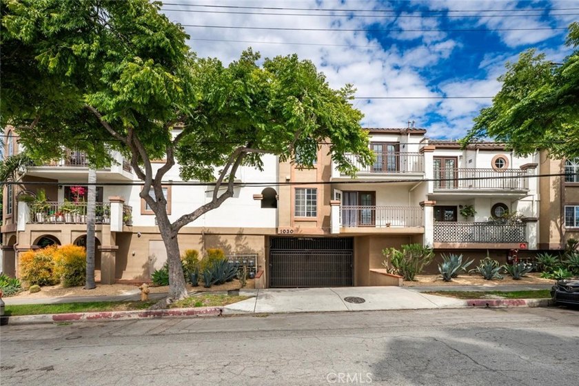 Perfectly situated in the heart of everything Long Beach has to - Beach Condo for sale in Long Beach, California on Beachhouse.com