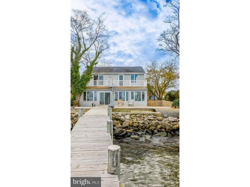 This wonderful, exceptional waterfront home is located on the - Beach Home for sale in Pasadena, Maryland on Beachhouse.com