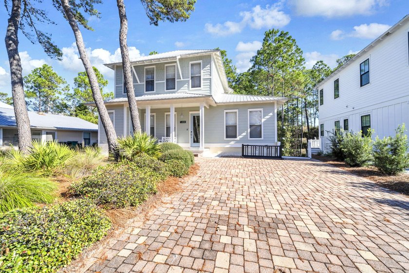 RENTAL READY & ROCKIN!! This adorable little cottage-style home - Beach Home for sale in Santa Rosa Beach, Florida on Beachhouse.com