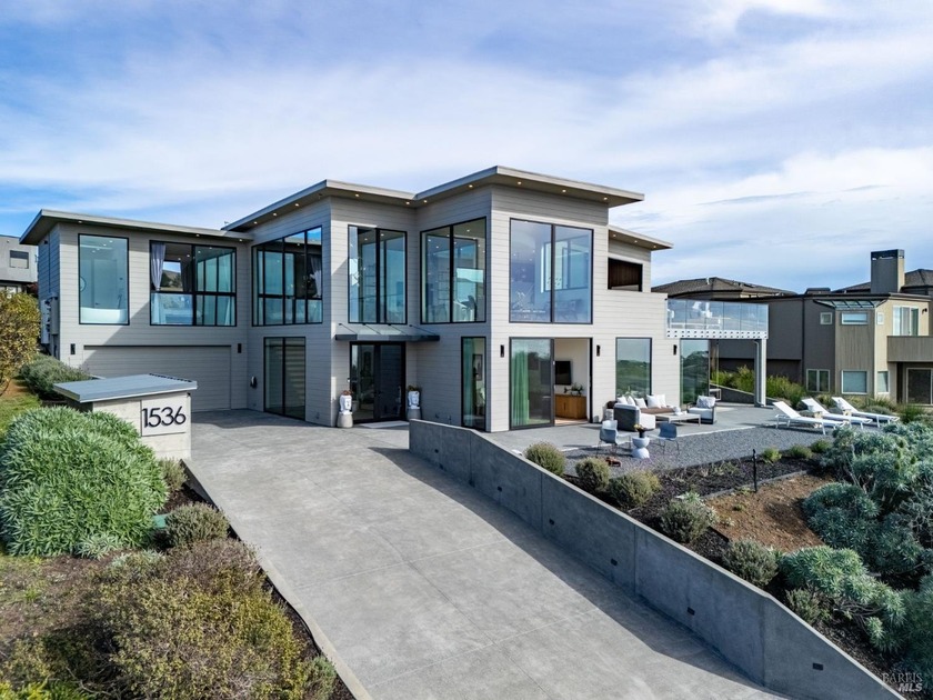 This stunning new custom build sets an unprecedented standard - Beach Home for sale in Bodega Bay, California on Beachhouse.com