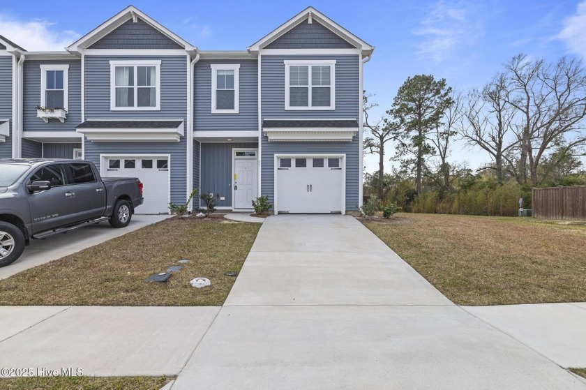 Welcome home to this thoughtfully upgraded end unit townhome! - Beach Townhome/Townhouse for sale in Hampstead, North Carolina on Beachhouse.com
