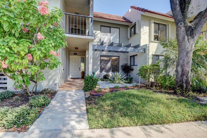 Beautiful, immaculate first floor corner unit, large open - Beach Condo for sale in Boynton Beach, Florida on Beachhouse.com