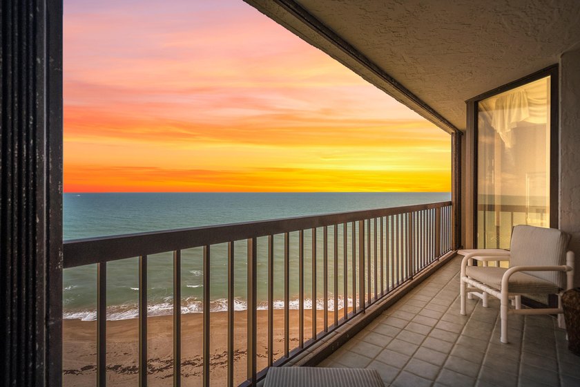 DIRECT OCEAN VIEWS! Come see these 2 bedrooms, 2-bathroom direct - Beach Condo for sale in Jensen Beach, Florida on Beachhouse.com