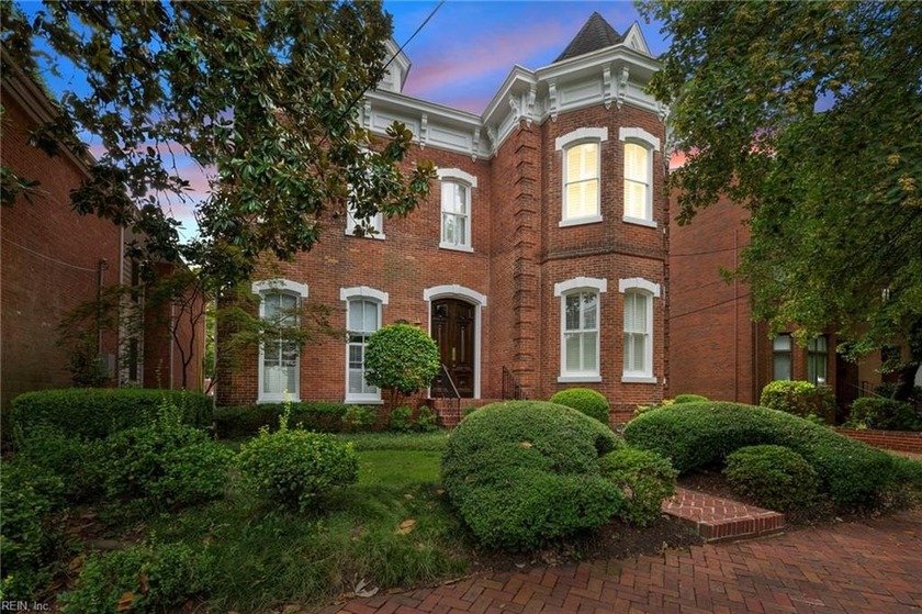 Enjoy the charm and character of this beautifully maintained - Beach Condo for sale in Norfolk, Virginia on Beachhouse.com