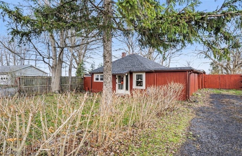 Welcome to your rare opportunity to own true lakefront living in - Beach Home for sale in North Kingsville, Ohio on Beachhouse.com