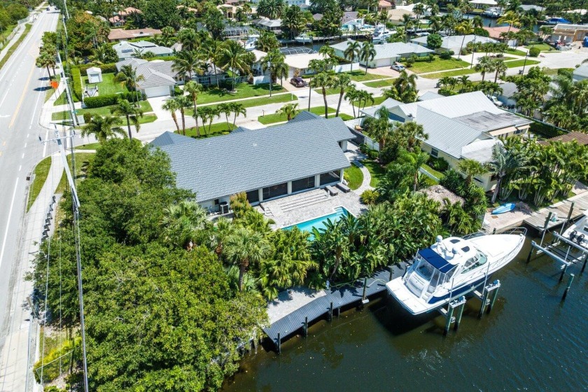 Deep water house/lot ''in town''. There are plans drawn for 6000 - Beach Home for sale in Palm Beach Gardens, Florida on Beachhouse.com