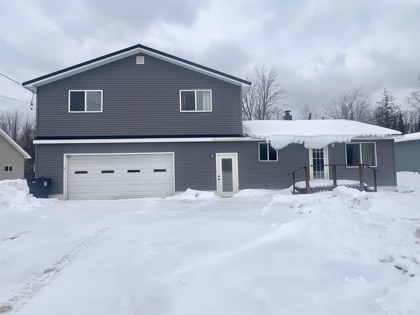 Check out this 5 bedroom, 1.5 bath home on over half an acre in - Beach Home for sale in Escanaba, Michigan on Beachhouse.com