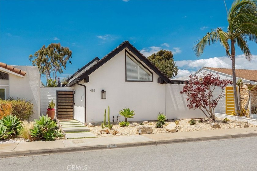 Welcome to 455 Galleon Way in the sought-after Bridgeport - Beach Home for sale in Seal Beach, California on Beachhouse.com