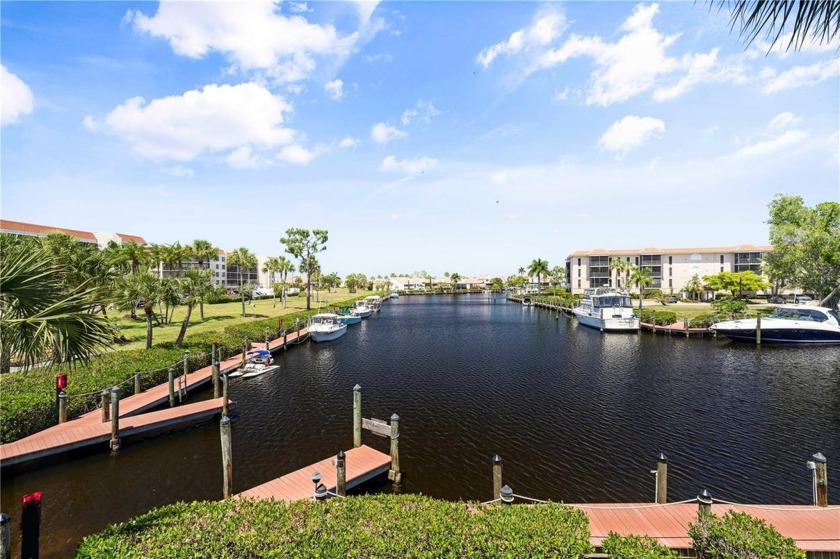 END-UNIT CONDO W/FABULOUS CANAL VIEW AT EMERALD POINTE! Looking - Beach Condo for sale in Punta Gorda, Florida on Beachhouse.com