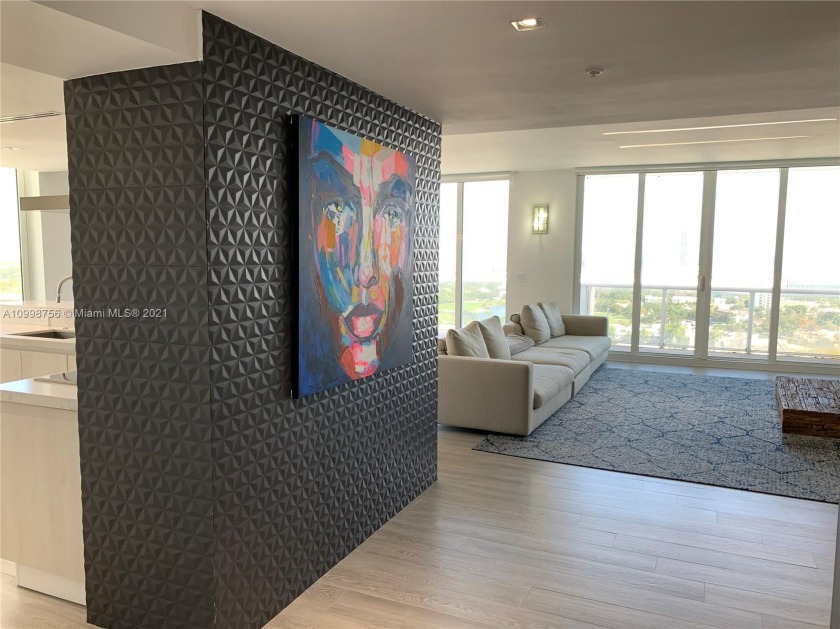 LARGE PENTHOUSE-Completely remodeled in modern style. Sub-Zero - Beach Condo for sale in Miami Beach, Florida on Beachhouse.com