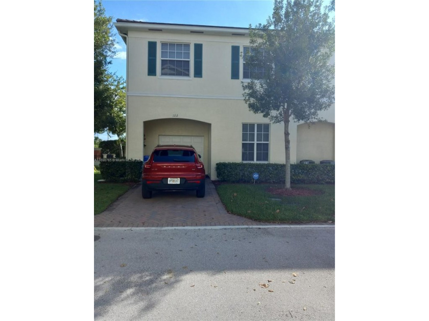 ELEGANT, TURNKEY 3BR 2.5BA townhouse just E of S Dixie Hwy in - Beach Townhome/Townhouse for sale in Pompano Beach, Florida on Beachhouse.com